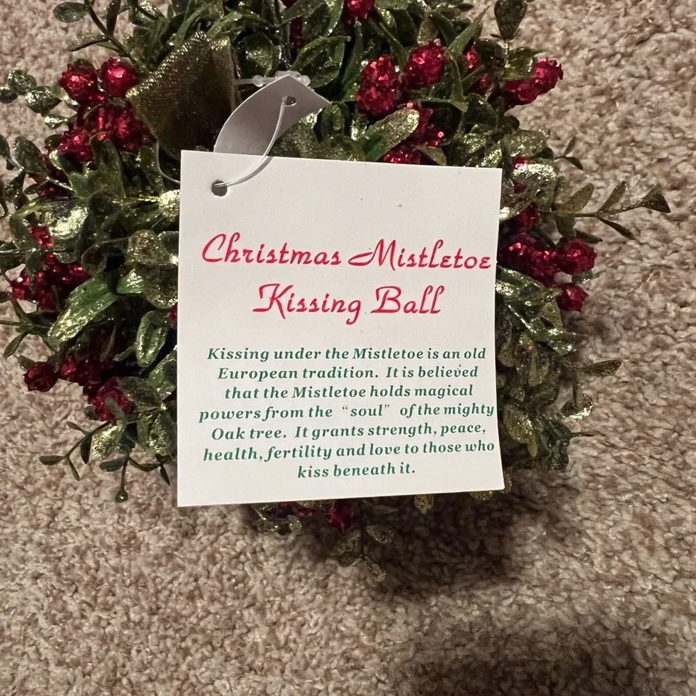 Christmas Mistletoe Kissing Ball - Picture 2 of 4